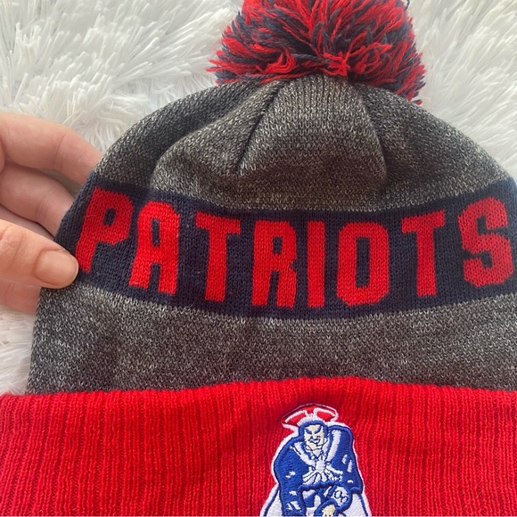 NEW ERA • Rare New England Patriots Sideline Knit Hat Pom Beanie - Picture 7 of 16